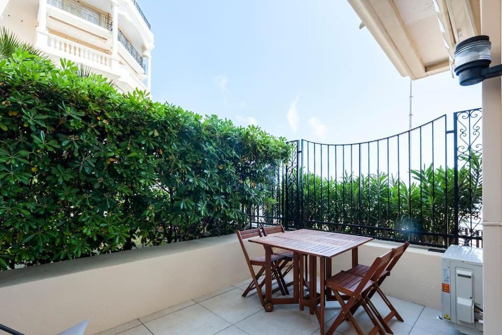 Superbe Studio Avec Terrasse En Front De Mer مينتون المظهر الخارجي الصورة