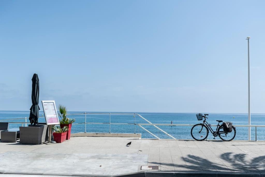 Superbe Studio Avec Terrasse En Front De Mer مينتون المظهر الخارجي الصورة