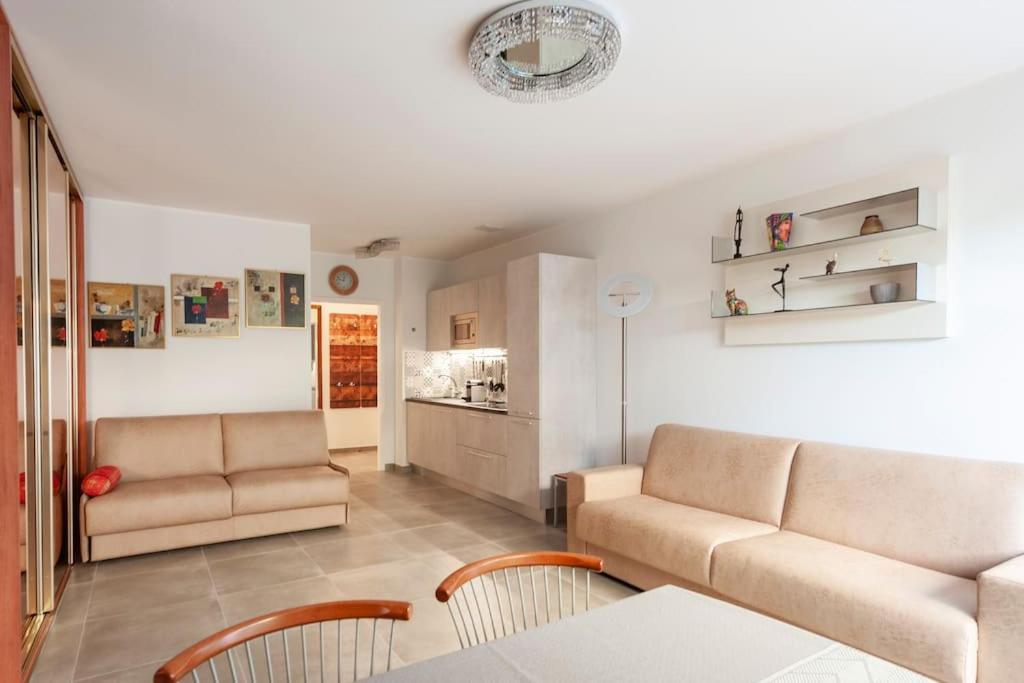Superbe Studio Avec Terrasse En Front De Mer مينتون المظهر الخارجي الصورة